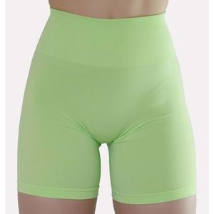 AUROLA 4.5 in intensify shorts